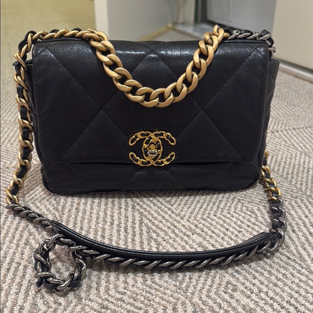 Sold Chanel 19 Black Goatskin Medium Bag - Picture 5 of 15